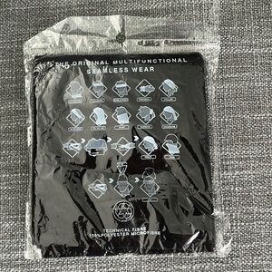 Brand new Multifunctional face/neck wear.